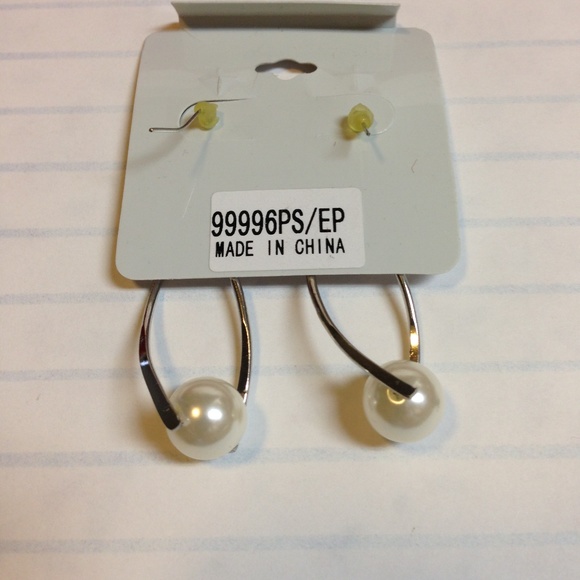 Faux Pearl Oval Drop Earrings - Picture 7 of 8